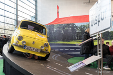 Unfall auf der Carrera-Bahn im Maßstab 1:1 Unfall auf der Carrera-Bahn im Maßstab 1:1