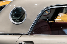 Bullauge im Hardtop eines Ford Thunderbird (1957)