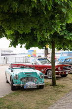 Austin Healey 3000 vor Ford T5 Mustang Cabrio