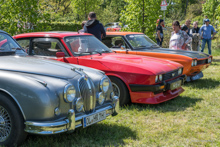 vorn: Jaguar Mk. 2 (1959-69  hinten: Ford Capri (1978 - 86)
