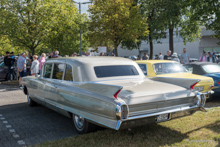 Cadillac Fleetwood (1962) mit erhhtem Dach