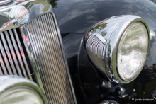 Spiegelung - Triumph Roadster 1800 (1947)