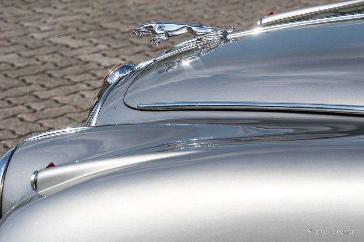 Jaguar-Khlerfigur auf Mk. II - für Galerie klicken