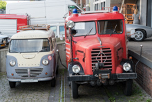 Goliath Express Bus neben Borgward B 522 Feuerwehr