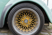 hinten nur 195er am getunten VW K�fer Dickholmer